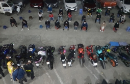 하노이시: 야간 오토바이 폭주족 약 100여명 체포