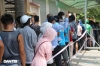 하노이시: 코로나19 음성확인서 발급을 위해 기다리는 수백 명의 시민들
