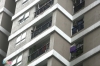 하노이시: 아파트 12층 난간에서 추락한 유아 받아 생명 구한 남성 화제