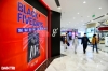 호치민시: 확진자 급증에도 블·프 쇼핑객들로 북적이는 쇼핑몰