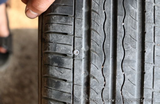 베트남에서 운전하기: 타이어는 생명 보험