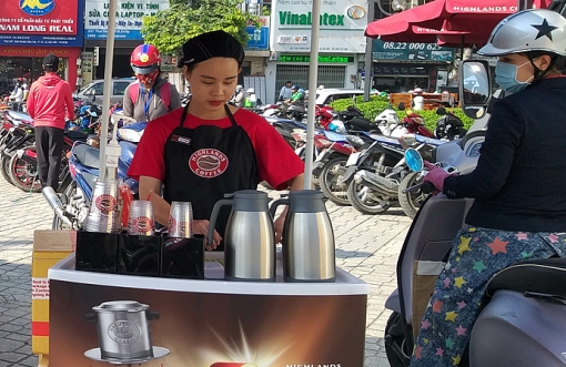베트남 커피 시장의 변화? 길거리로 나선 테이크아웃 커피 FC 경쟁 확대