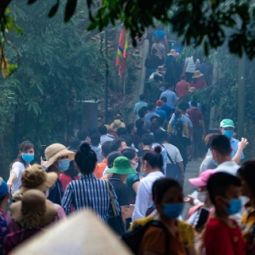 푸토성: 흥봉왕 축제에 몰려드는 사람들.., 코로나 방역은?
