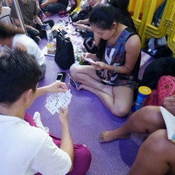 베트남 사람들 ‘싱가폴 iPhone6 구매 행열’에 동참
